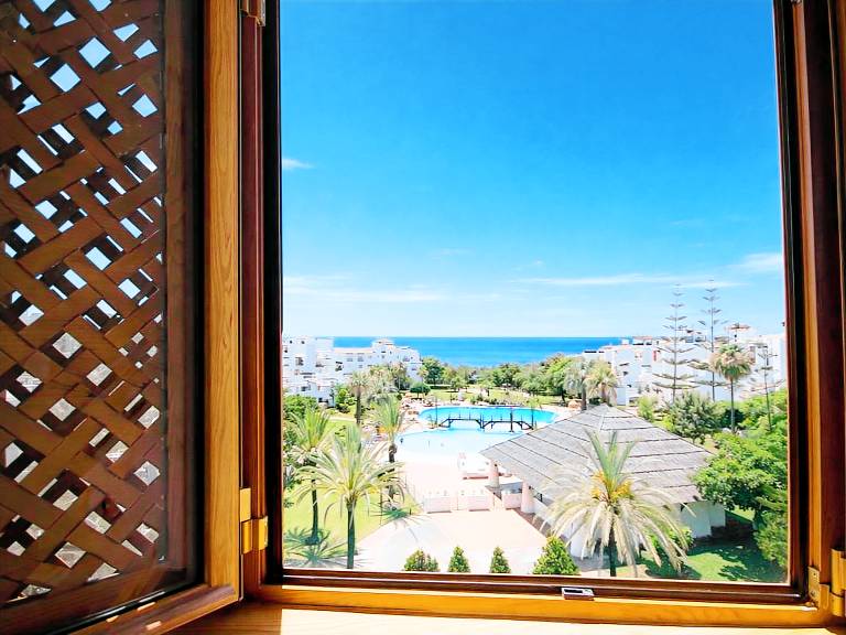 Apartment with private pool, yard & hot tub | Sea view — photo 3