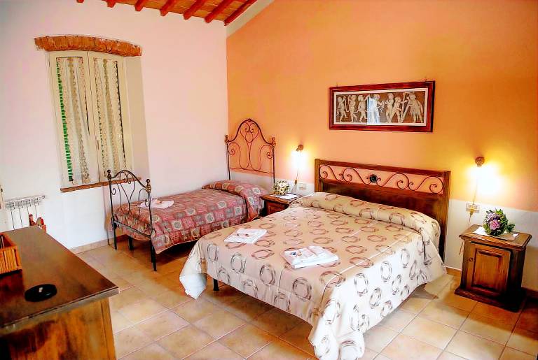 Agriturismo Le Giuncaine Agrodolce: Camera Rondine — photo 3