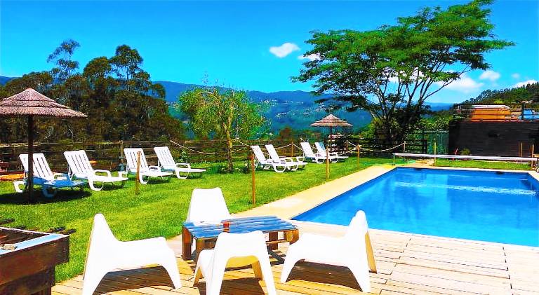Beautiful vacation home with hot tub, pool & barbecue | Pet-friendly in Viseu