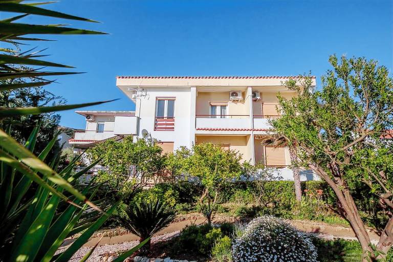 Holiday apartment with yard, barbeque & fast internet | Sea view | Pets allowed — photo 4