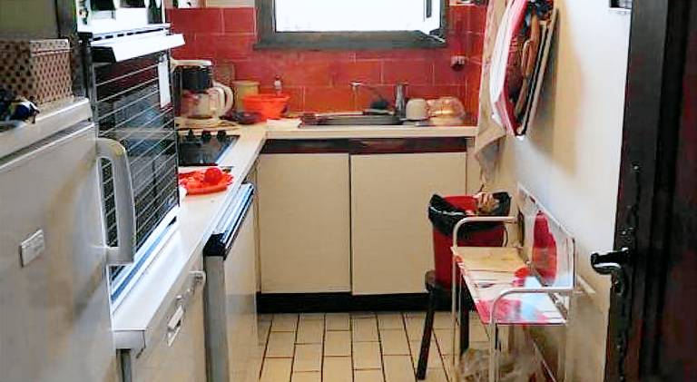 Apartment with pool — photo 4