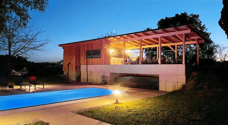 Rental apartment with pool, terrace & yard — photo 3