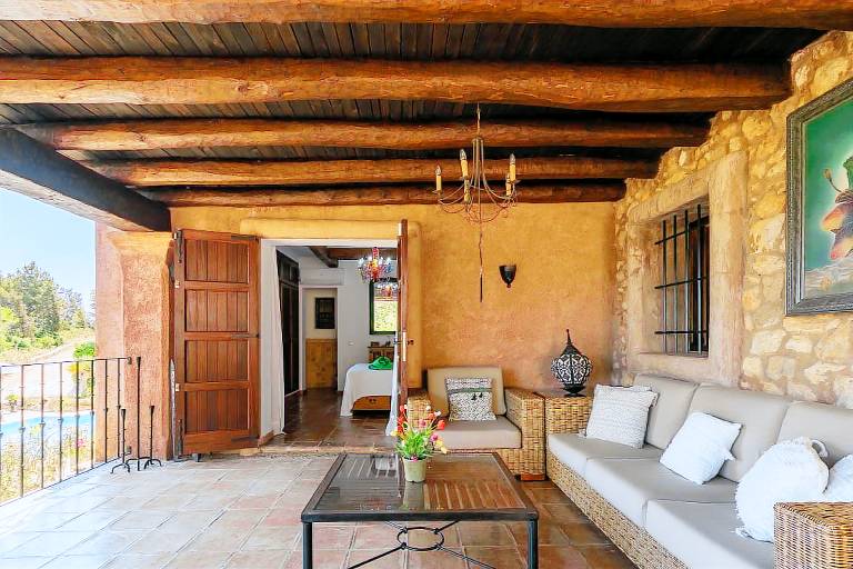 Villa with terrace, private pool & garden — photo 4