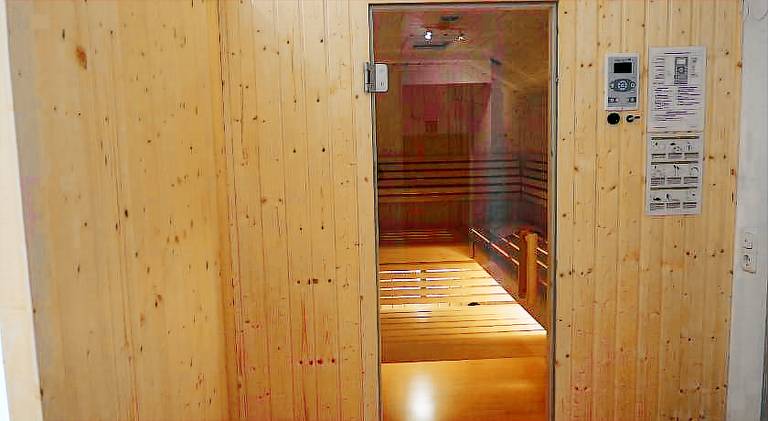 Apartment with garden — photo 4