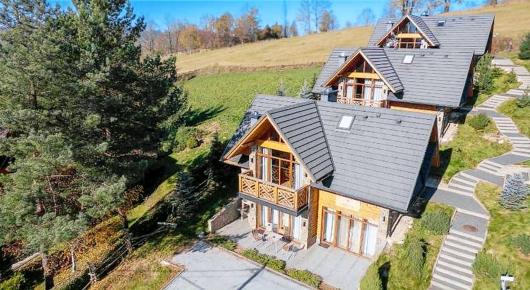 Chalet with terrace, yard & barbecue — photo 4