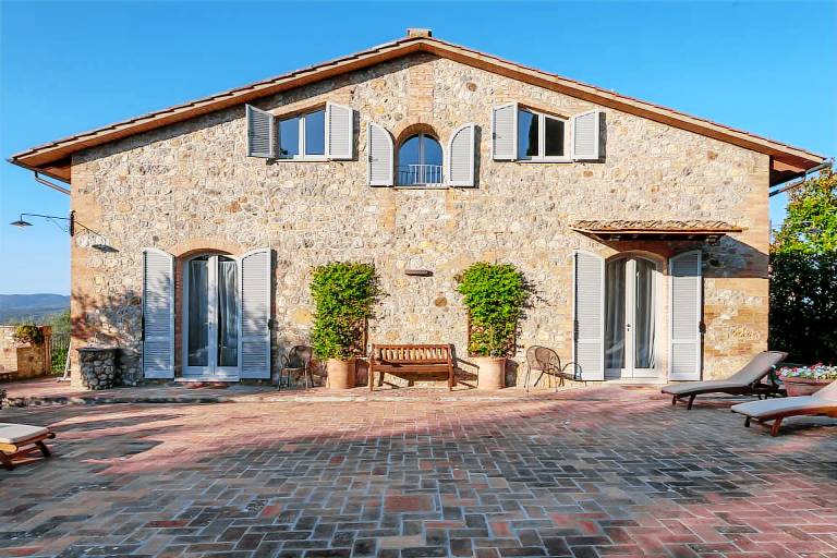 Villa with garden, grill & patio — photo 4