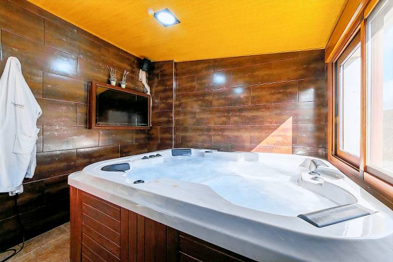 House with pool, barbecue & jacuzzi | River view — photo 2