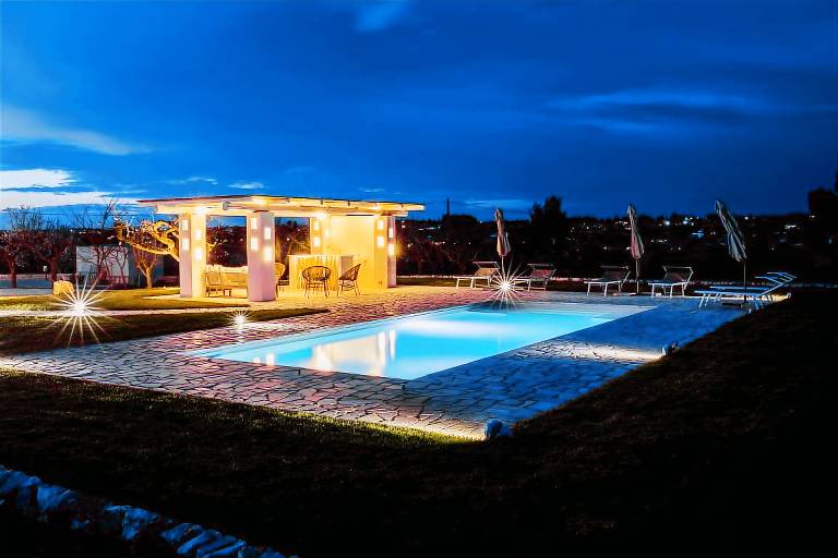 Esclusivi trulli con piscina riscaldata ad un passo dal mare. — photo 5