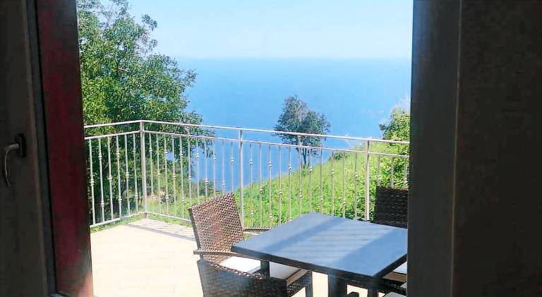 Vacation home with patio & garden — photo 5