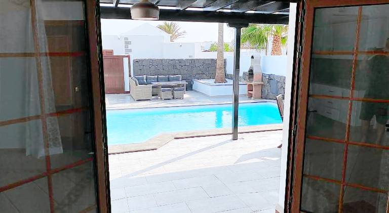 Villa with pool & terrace — photo 5