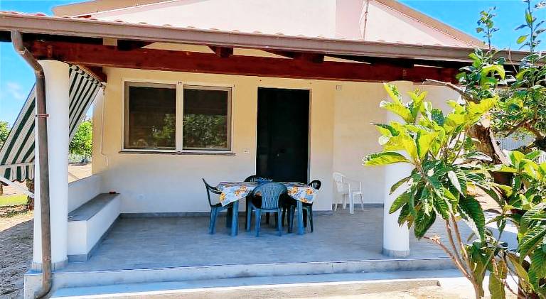 Villa with BBQ, terrace & yard | Pet-friendly — photo 4