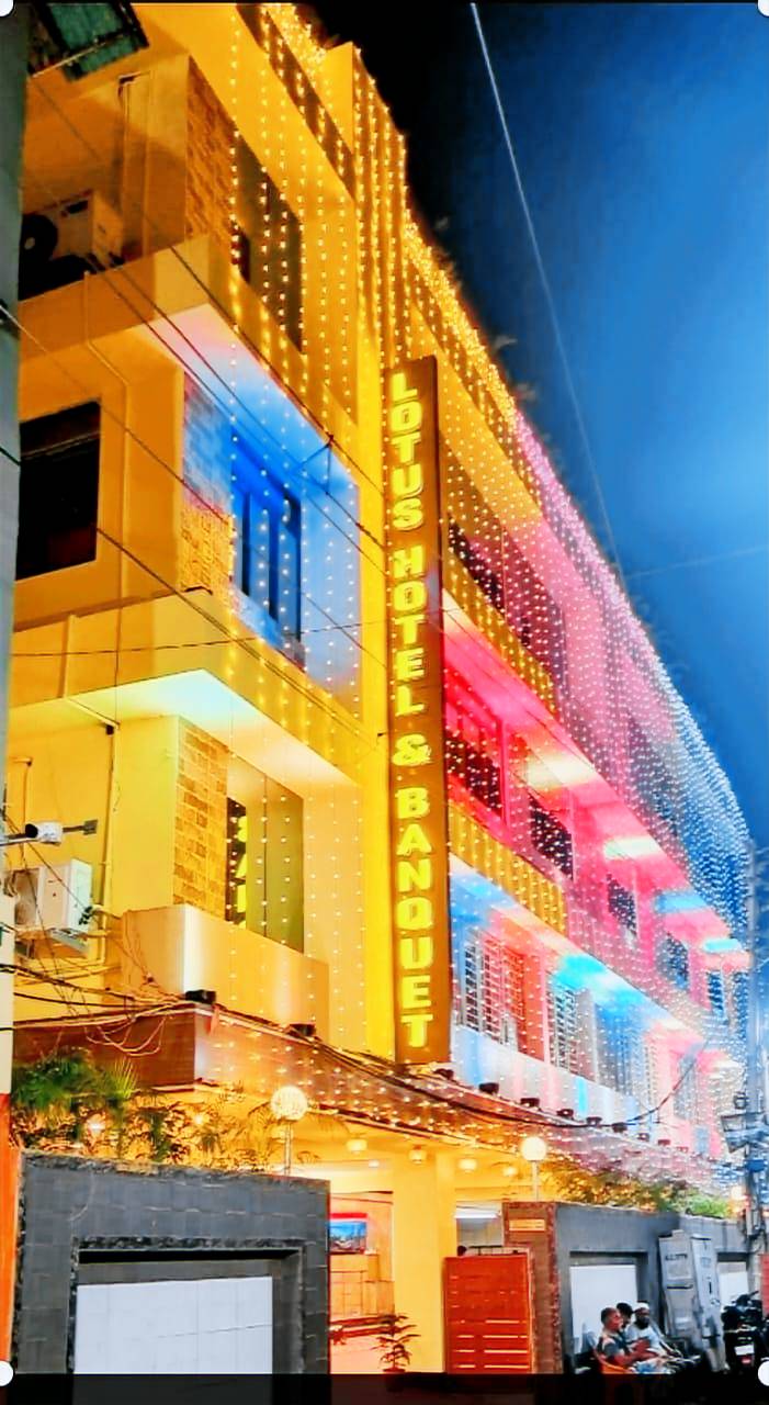 LOTUS HOTEL AND BANQUET in Alipur