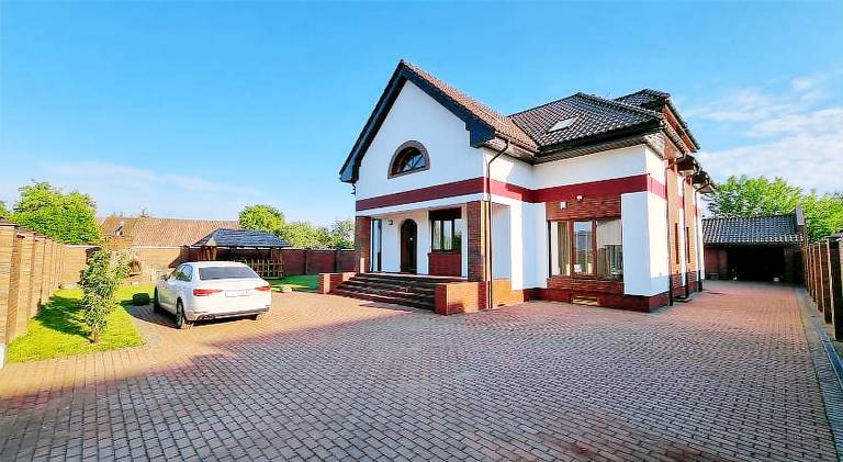 Villa with hot tub & pool in Druskininkai