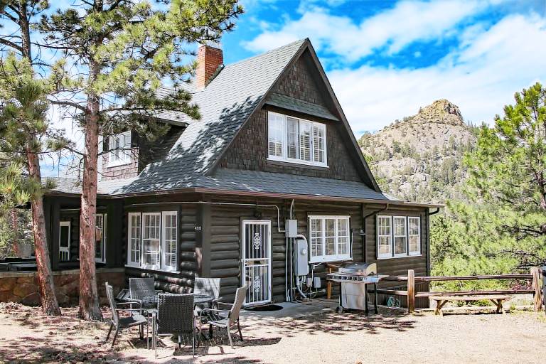 Cabin with private pool & terrace in Estes Park, CO