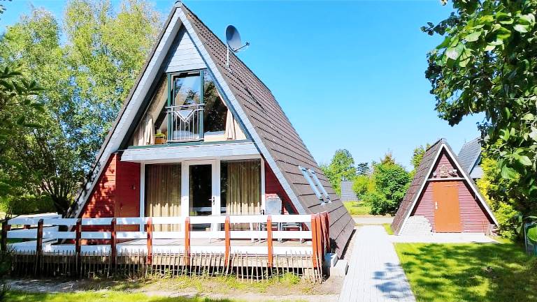 Gemütliches Nurdach-Ferienhaus FUXBAU im Ferienpark Fedderwardersiel in Butjadingen