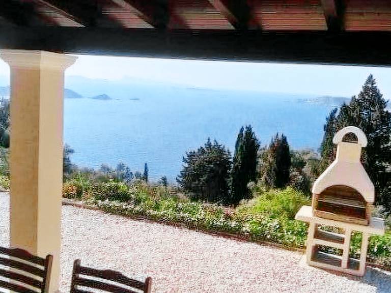 Ferienvilla mit Blick auf das Wasser