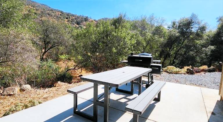 Vacation home | Pet-friendly in Three Rivers, CA