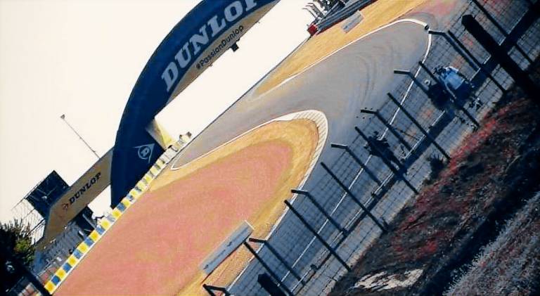 Location au pied du circuit in Arnage