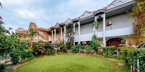 De Manora Homes Unpretentious hotel with a garden posh area Ranjit Avenue