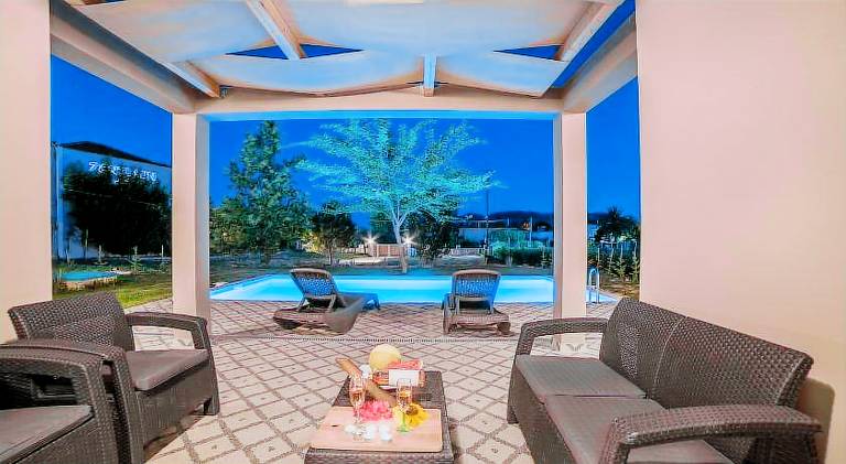 Villa with private pool, patio & barbeque | Good for workation — photo 3