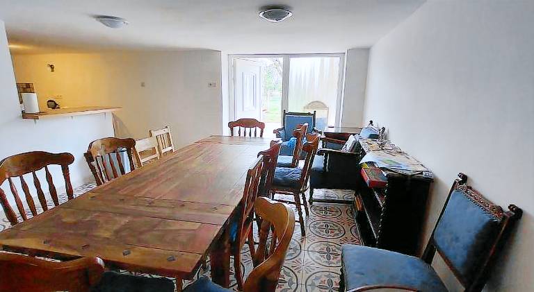 Rental apartment with BBQ, yard & patio — photo 4