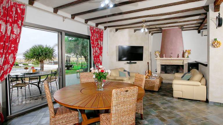 Child-friendly villa with hot tub, yard & patio | Garden view | Pets are welcome — photo 5