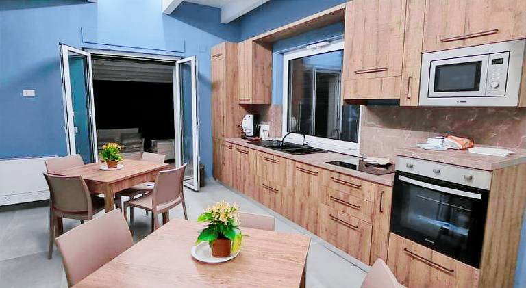 Serviced apartment with terrace & yard | Pet-friendly — photo 2