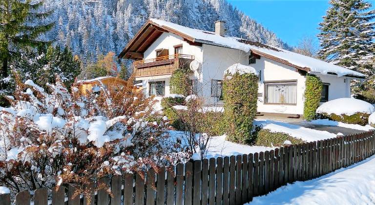 Chalet with 4 rooms for 9 persons in Ehrwald