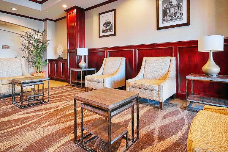 Best Western Lockhart Hotel & Suites