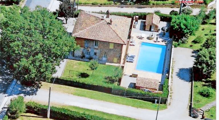 Sul lago Appartamenti Casa Del Lago con Piscina Acqua Salata in Castiglione del Lago