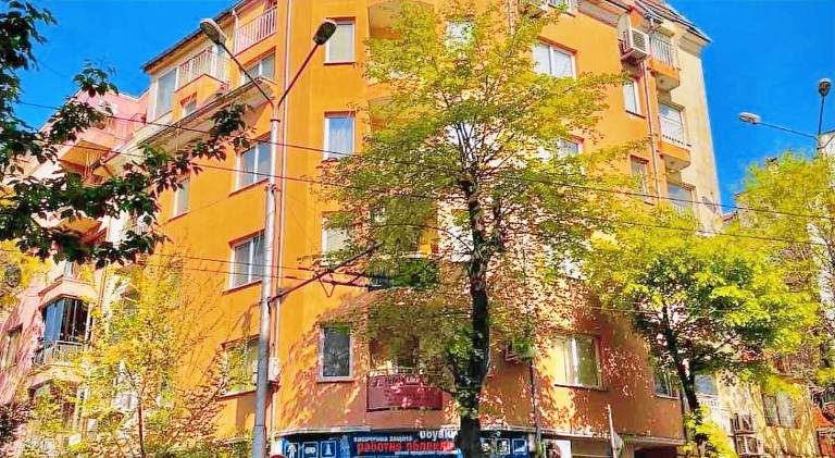 Rental apartment with garden & terrace in Varna