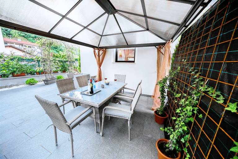 Villa with terrace, BBQ & garden | Pet-friendly — photo 2