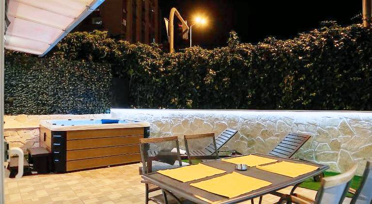 Holiday apartment with hot tub — photo 4