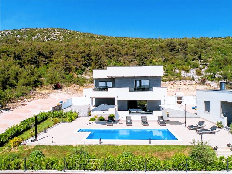 Villa Bura mit Pool und tollem Ausblick — photo 2