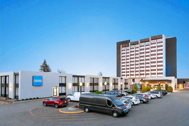 Travelodge Hotel & Convention Center by Wyndham Quebec City — photo 3