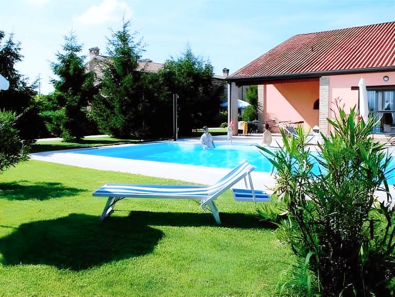 Farm with pool, patio & garden — photo 4