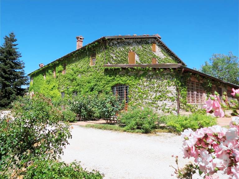 House with BBQ, garden & private pool — photo 2