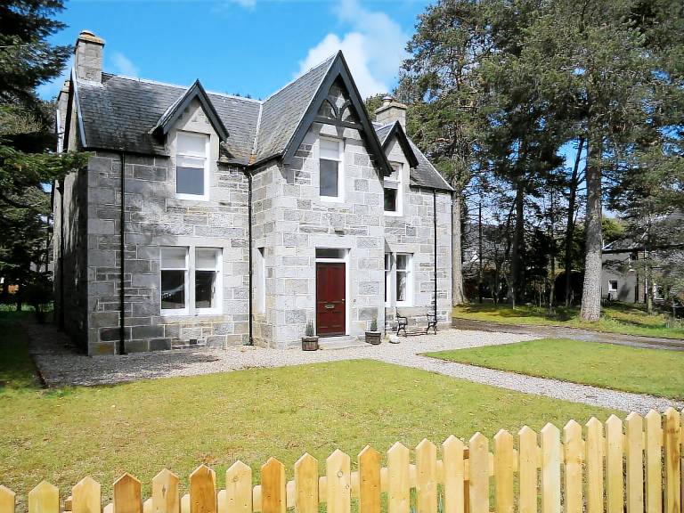 Cottage  Newtonmore