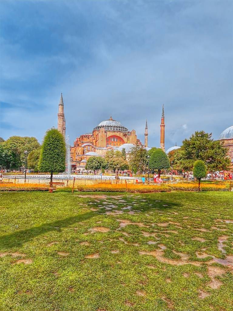 Lovely rental apartment with terrace & yard | Next to Hagia Sophia | Perfect for remote work | Pets are welcome in Istanbul
