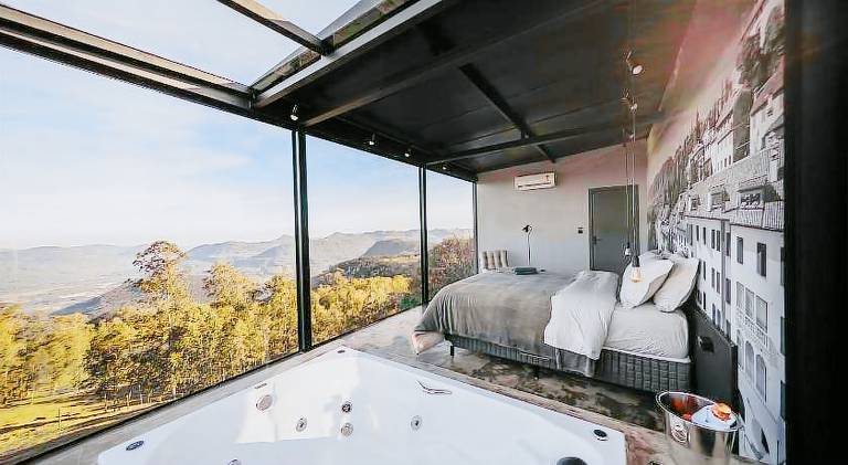 Lovely lodge with garden, jacuzzi & private pool | Suitable for remote work | Pet-friendly — photo 3