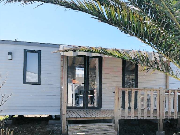 Chalet with terrace — photo 2