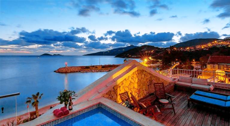 Fully equipped vacation home with yard, patio & private pool | Close to the beach | Good for workation | Pet-friendly — photo 3