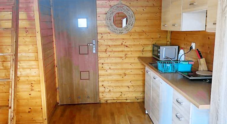 Lodge with barbeque & patio — photo 4
