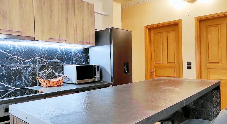 Vacation home with barbeque, hot tub & garden — photo 4