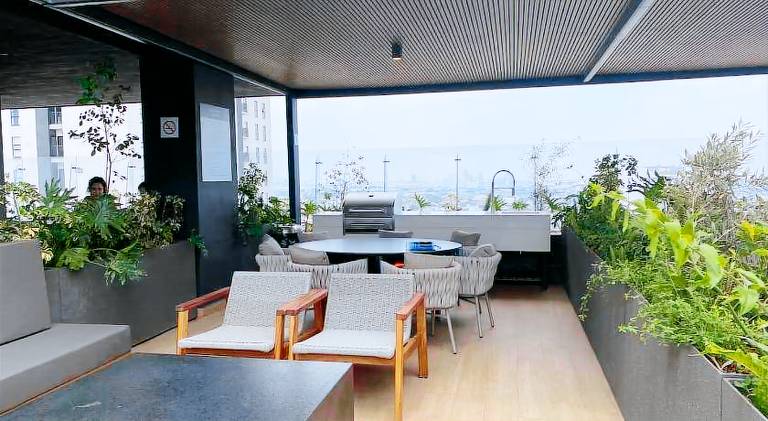 Apartment with pool — photo 4