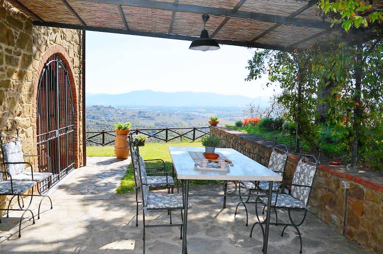 Villa with patio, barbeque & yard — photo 4