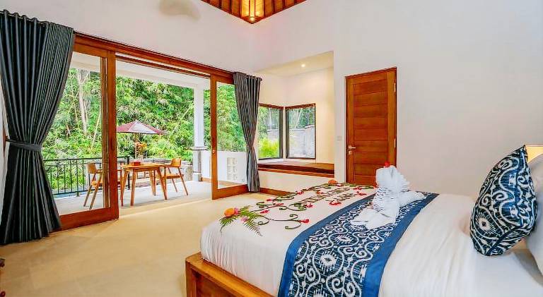 Villa with yard, terrace & pool in Tegallalang