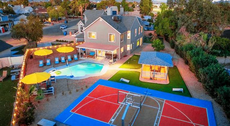 Spacious house with pool | Perfect for remote work | Pets are welcome in Phoenix, AZ