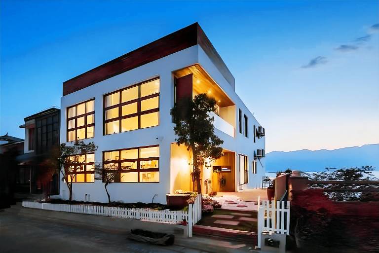 Fully equipped villa with pool, sauna & hot tub | Water view | Perfect for remote work | Pets are welcome in Dali