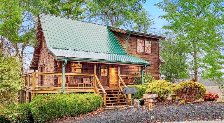 Vacation home with grill, hot tub & pool | Suitable for remote work in Pigeon Forge, TN